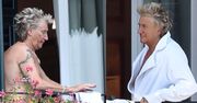Roznegliżowany Rod Stewart rozwiesza pranie podczas urlopu we Włoszech (FOTO)