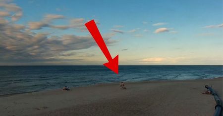 Zegar wskazał 18:15. Spójrzcie na plażę w Mrzeżynie. Komentarz zbędny