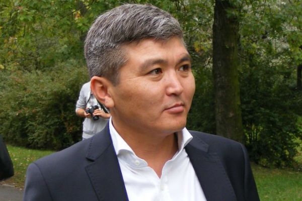 Fizyk z Kirgistanu kandydatem na radnego. O mandat walczy z listy Grobelnego