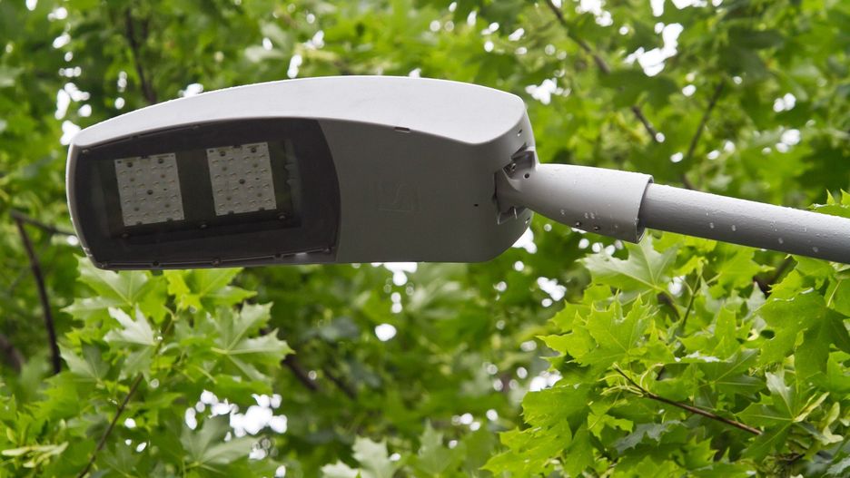 Nowe energooszczędne oświetlenie LED-owe ma przynieść w gminnym budżecie 30-procentowe oszczędności w rachunkach za prąd.