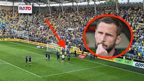 Kazali piłkarzom zdjąć koszulki. Reakcja trenera? Zaskakująca