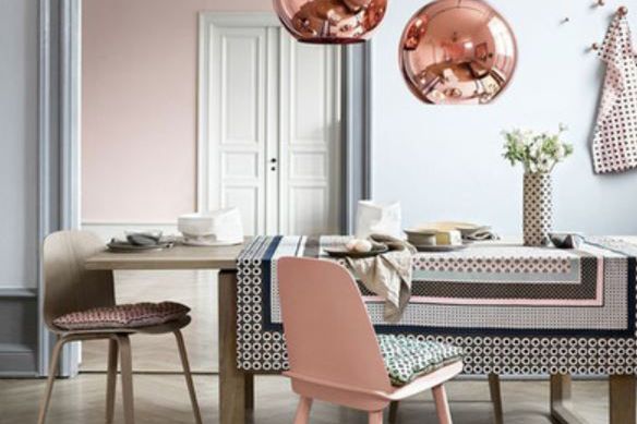 Elegancki salon, czyli inspiracyjny moodboard w odcieniach różu i miedzi