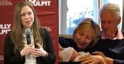 Chelsea Clinton urodziła syna! Hillary pochwaliła się jego zdjęciem...