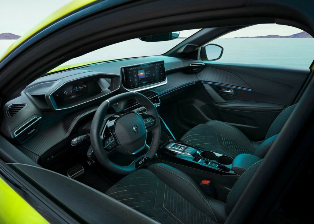 Odświeżony Peugeot e-208