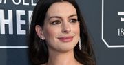 Patent Anne Hathaway na pełne usta. Przyda ci się wsuwka