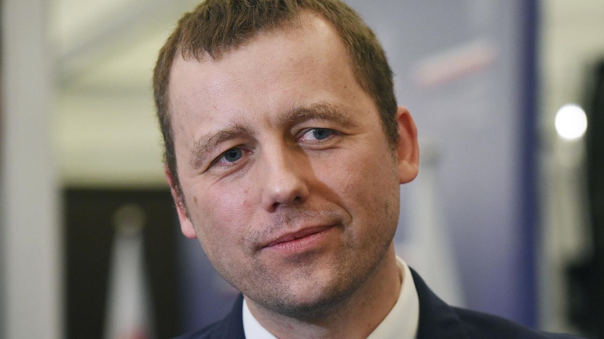 Latamy o 77 proc. mniej niż mieszkańcy Unii Europejskiej, a 27 proc. mniej niż mieszkańcy Europy Środkowo-Wschodniej - mówi minister Mikołaj Wild. Centralne lotnisko ma to zmienić