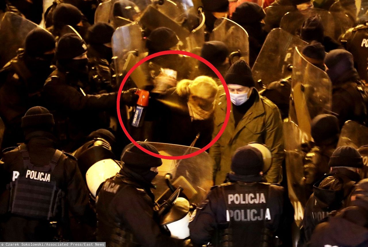 Strajk Kobiet. Barbara Nowacka dostała gazem. Policja zapowiada, że nagranie ujrzy światło dzienne