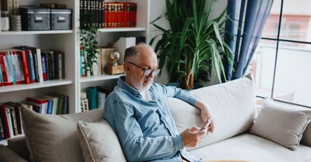Zaskakująca treść rządowego rozporządzenia. Seniorzy powyżej 70. roku życia mogą wychodzić tylko w trzech przypadkach