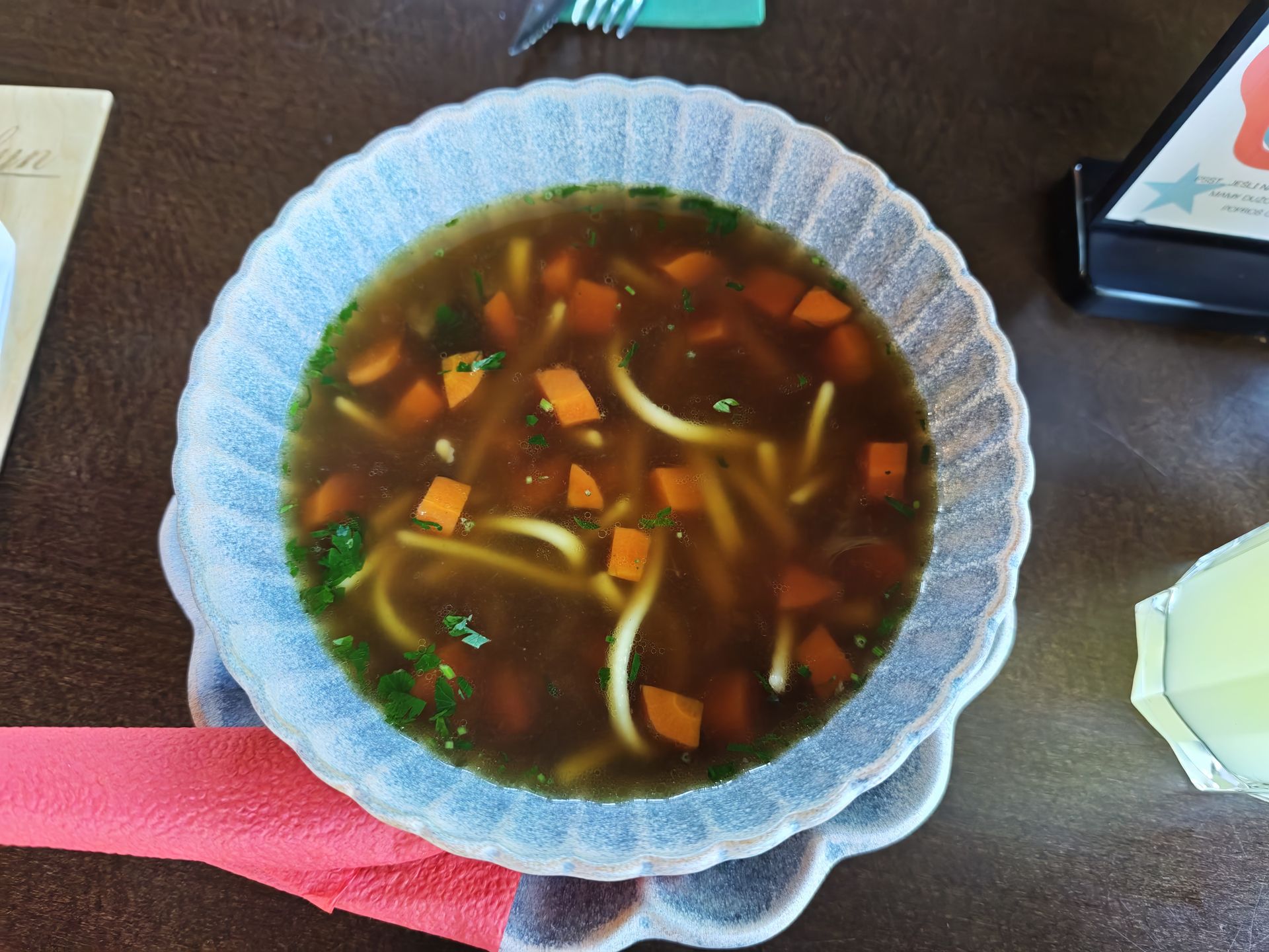 Rosół wołowy z makaronem