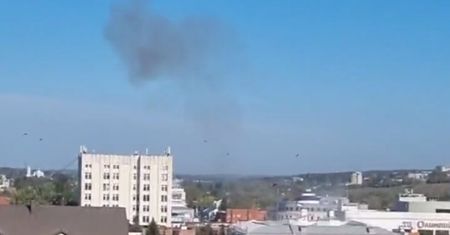 Rój dronów nad Kurskiem. Dym nad siedzibą FSB, atak na rafinerię