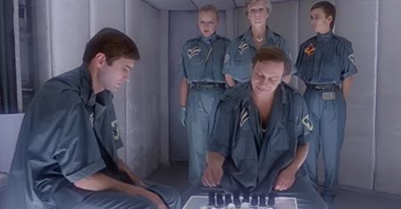 Tylko "Seksmisja". Dziś rocznica premiery kultowej komedii. Jak wiele pamiętasz?