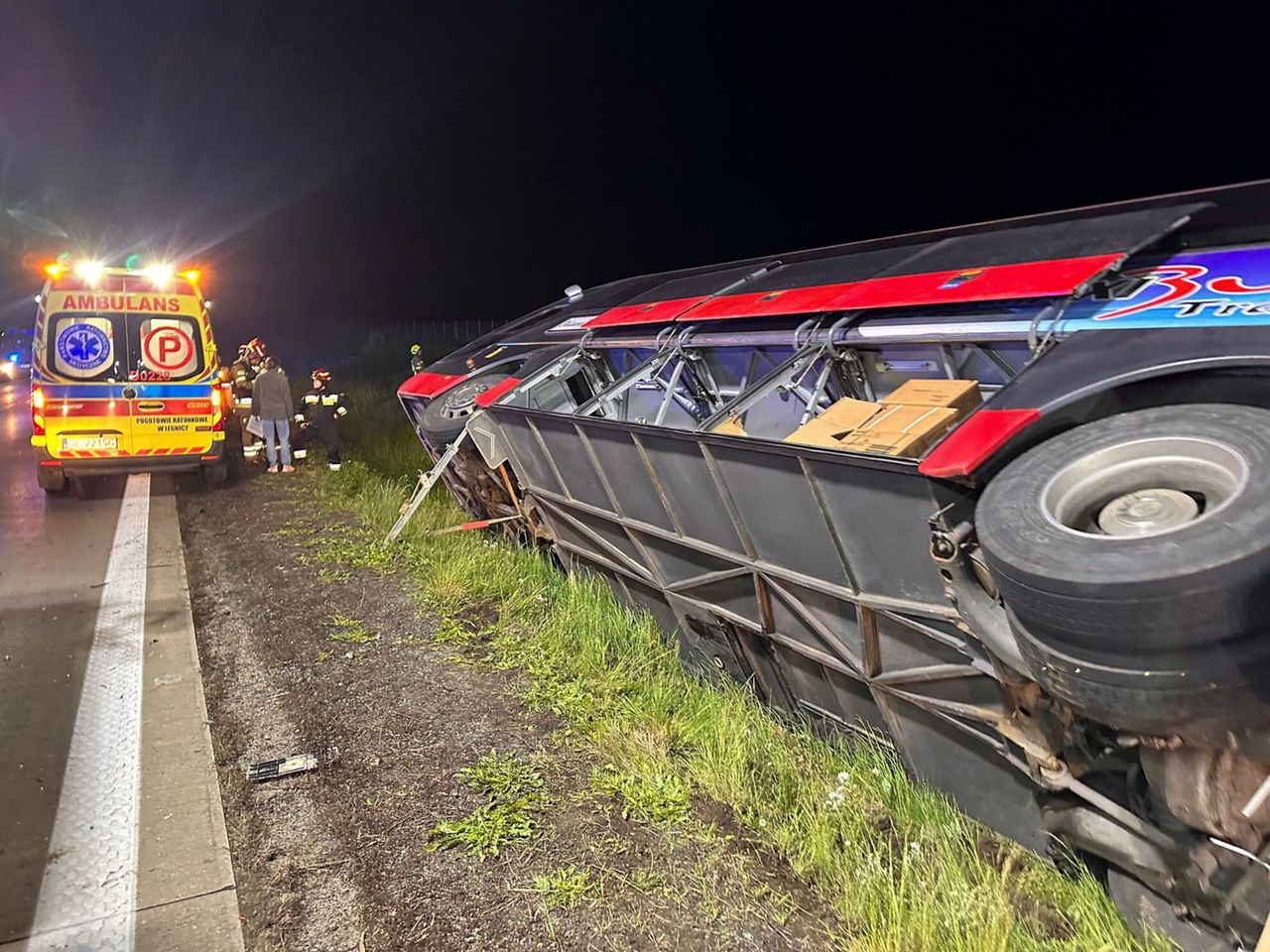 Groźny wypadek na A4. Autokar z żołnierzami z USA wpadł do rowu