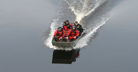 Wypadł z pontonu na Wiśle. Szukają go drugi dzień