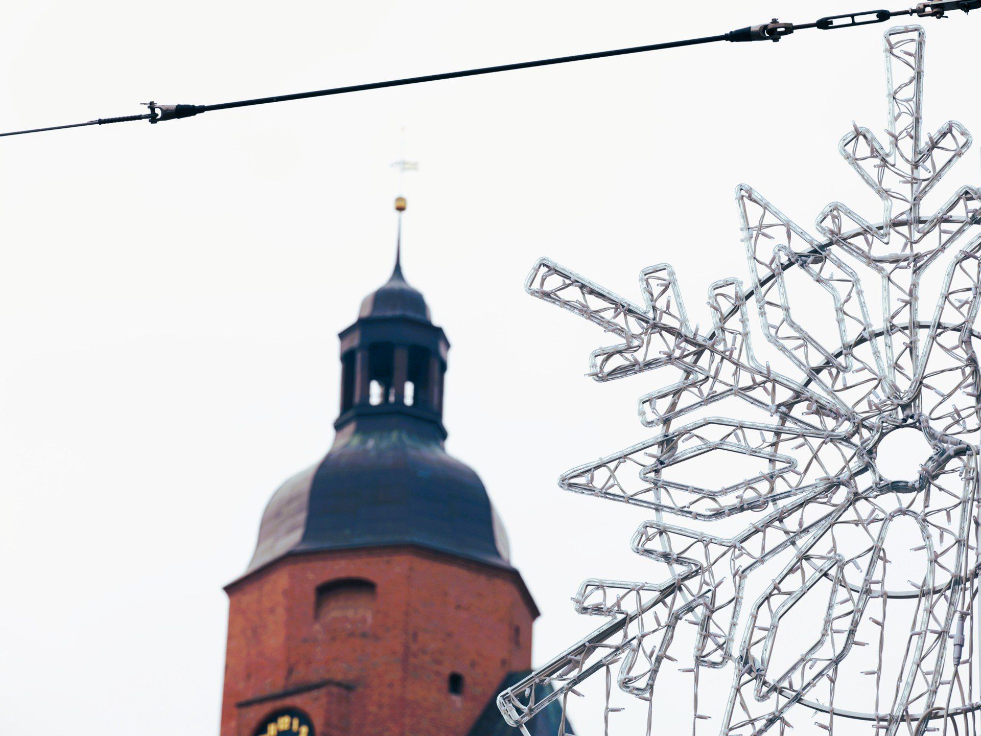 Na gorzowskich ulicach, placach i skwerach już trwa wielkie strojenie.