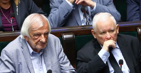 Nowy sondaż. PiS traci samodzielną większość
