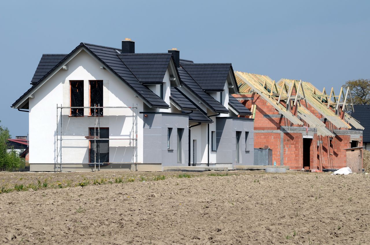 Za chwilę ruszą kontrole domów. Sprawdzą nawet grubość ścian