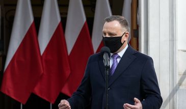 Prezydent Andrzej Duda odpowiada na krytykę. Donald Tusk włącza się do dyskusji