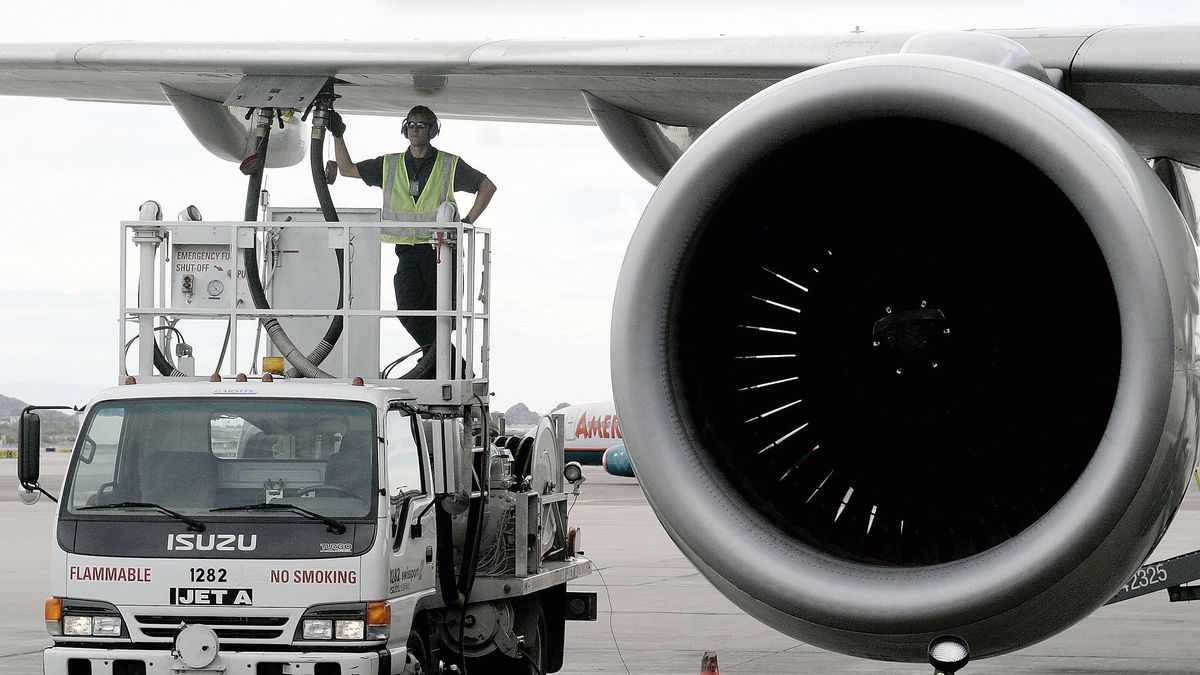 Linie lotnicze zwolnione są z opłaty paliwowej, akcyzy i korzystają z zerowej stawki VAT. Wkrótce to może się zmienić, a wtedy paliwo będzie jeszcze droższe