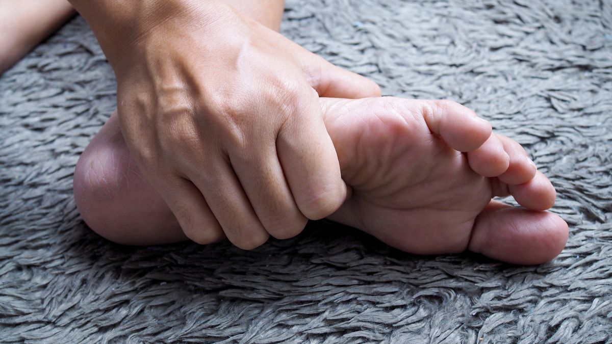 O czym może świadczyć drętwienie stóp?