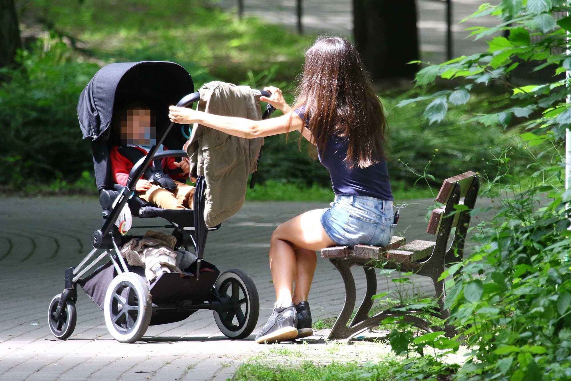 Marta Kaczyńska spacer z synem paparazzi