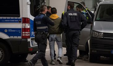 Niemcy. Ewakuacja lotniska we Frankfurcie. Groził policji: zabiję was wszystkich, Allahu Akbar