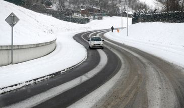 Pogoda na weekend. Uwaga kierowcy: trudne warunki na drogach