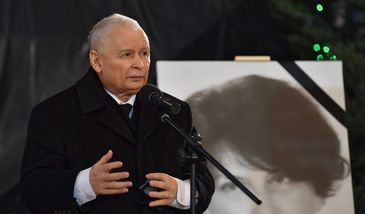 Jarosław Kaczyński przemawia w kościele. "Zło atakuje nasz kraj, nasz naród"