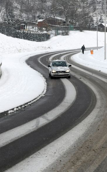 Pogoda na weekend. Trudne warunki na drogach 