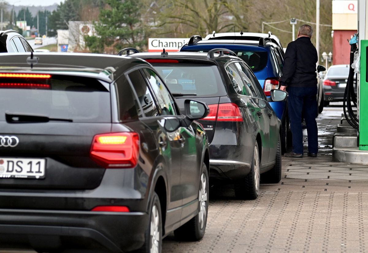 Rekordowe ceny paliw w Niemczech. "Miliony kierowców są w rozpaczy" 