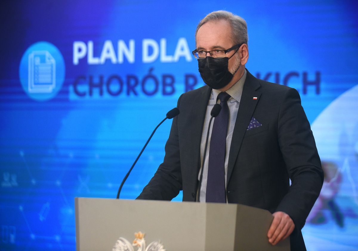 Minister zdrowia Adam Niedzielski jest za przedłużeniem obostrzeń.