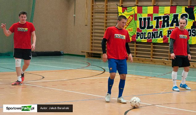 Maciej Janowski w okresie przygotowawczym chętnie ta gra także w piłkę nożną.