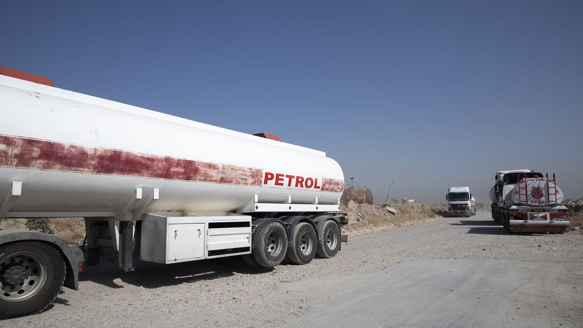 ERBIL, IRAQ - SEPTEMBER 06: A view of the oil trucks at oil stock market in Erbil, Iraq on September 06, 2022. The price of oil per barrel, which is delivered to Erbil and all places within the borders of the province, is traded at approximately 272 thousand Iraqi dinars. In the early hours of the morning, also called the black market, buyers can access the processed oil in quantity and quality. (Photo by Ahsan Mohammed Ahmed Ahmed/Anadolu Agency via Getty Images)