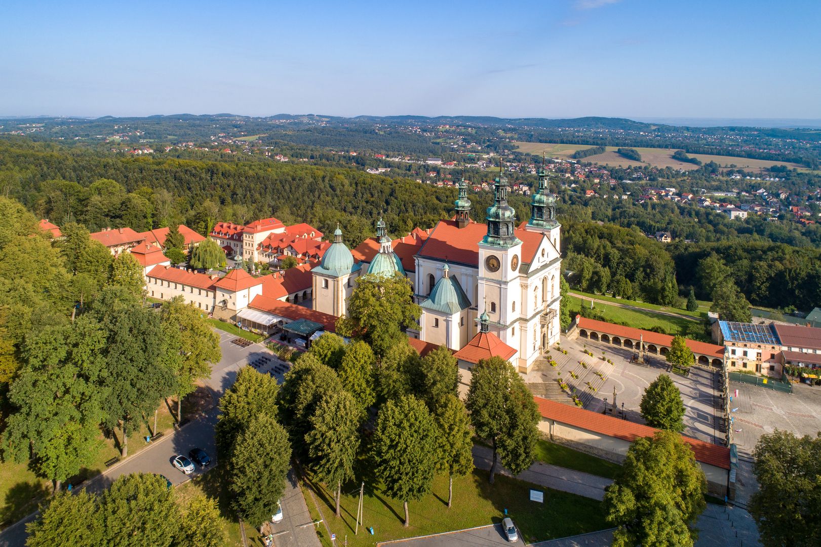 Kalwaria Zebrzydowska to jedno z ważniejszych sanktuariów w Pols