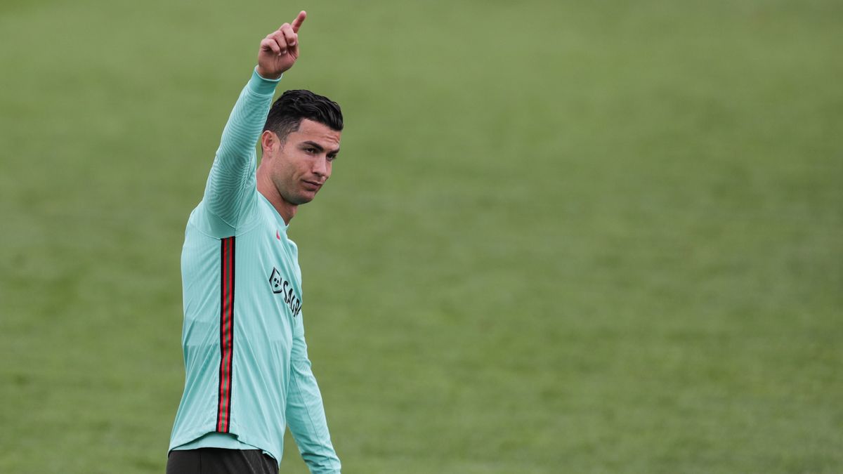 PAP/EPA / TIAGO PETINGA  / Na zdjęciu: Cristiano Ronaldo