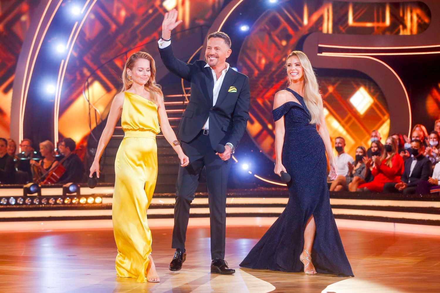 scena z: Paulina Sykut-Jeżyna, Krzysztof Ibisz, Izabela Janachowska, fot. Baranowski/AKPA