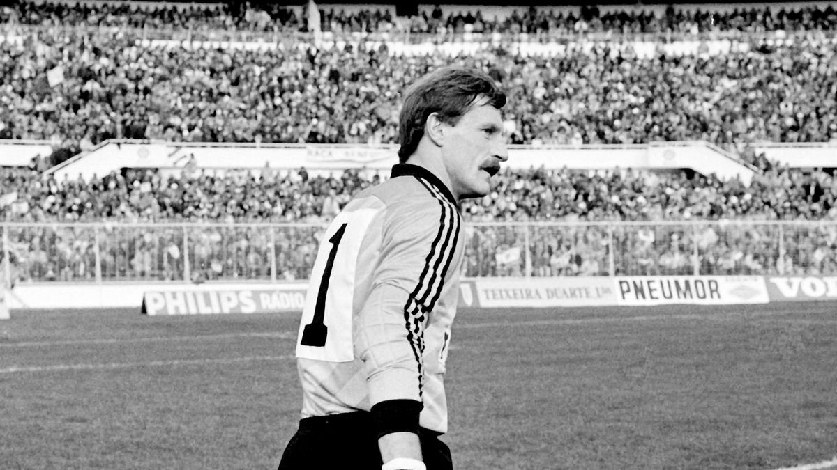 Zdjęcie okładkowe artykułu: PAP /  / Młynarczyk FC POrto 1987