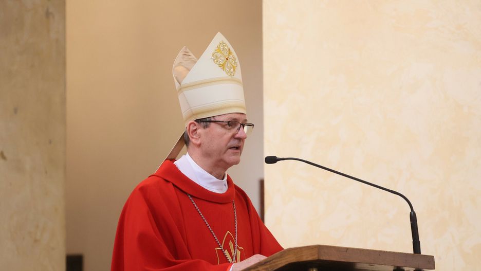 Z ambon uderzą w Tuska i Nowacką. Oto, co usłyszą wierni (na zdjęciu: abp Tadeusz Wojda)