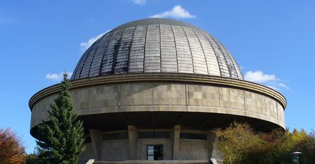 Planetarium - co to jest? Jaka technologia pozwala nam oglądać nocne niebo