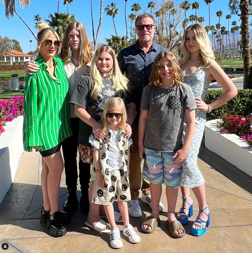 Tori Spelling i Dean McDermott z dziećmi