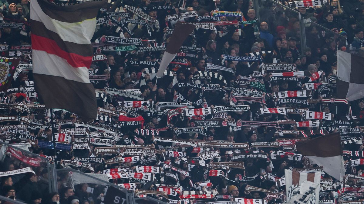 Getty Images / Maja Hitij / Na zdjęciu: Kibice FC St. Pauli.