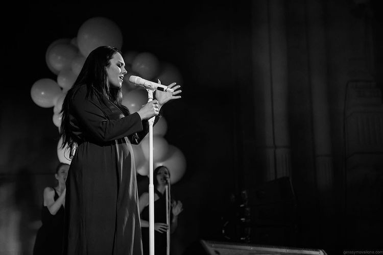 Koncert ciężarnej Ewy Farnej