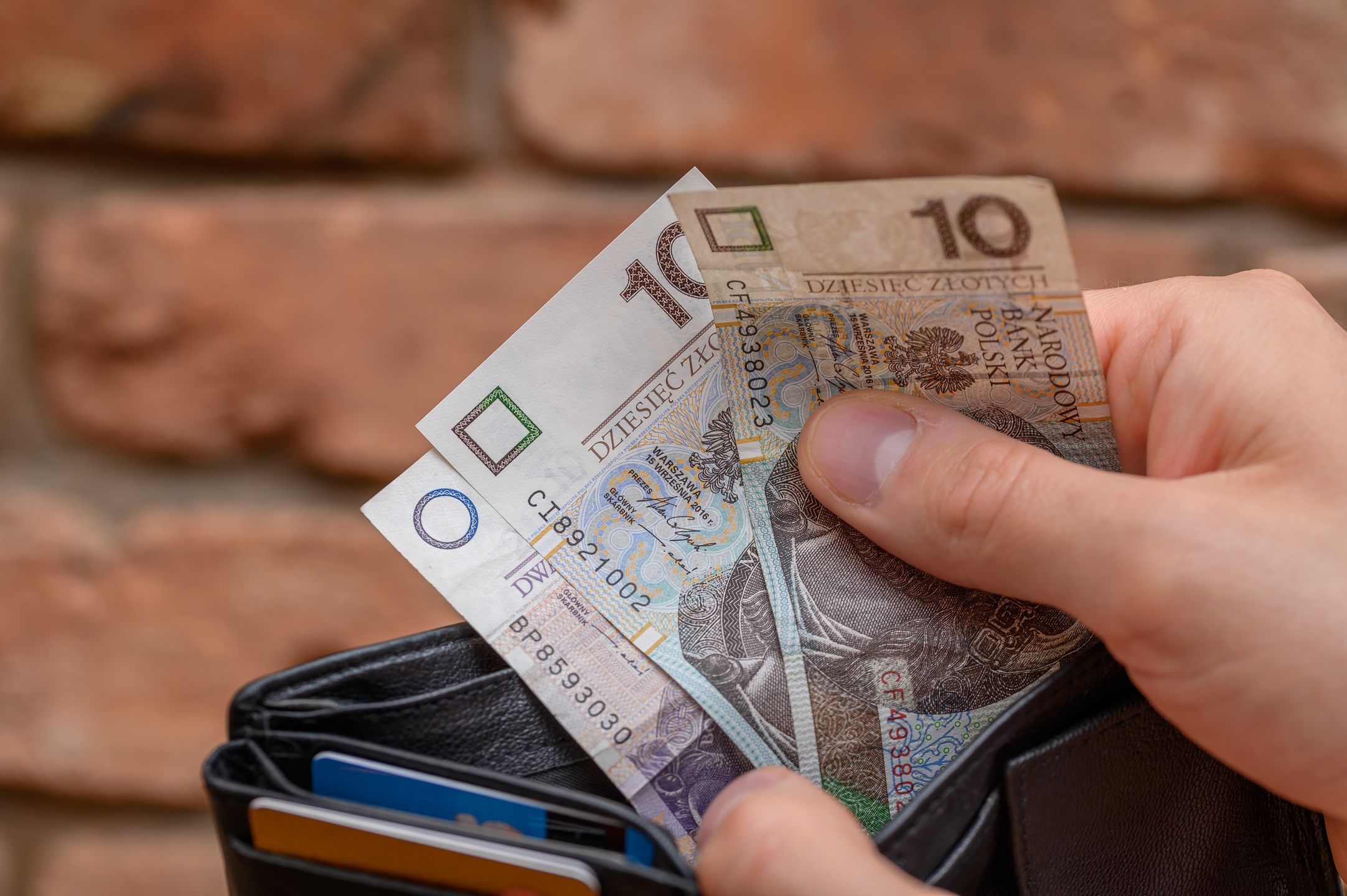 Pawel Kacperek
portfel. gotówka, banknot, pln, polska, splata, rata, kredyt, pożyczka, rachunek, podwyżka, inflacja, popyt, zakupy, cena, polskie, banknoty, koszt, refundacja, emerytura, pensja minimalna, zarobki, zus, ubezpieczenie, renta, renta wdowia, babciowe, doplata, pensja, trzynastka, czternastka, x bliska, izolowane, waluta, gotówka, inwestycja