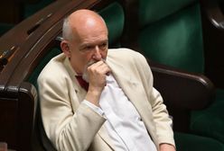 Janusz Korwin-Mikke zarzuca premierowi "żebractwo" w UE. Sam tłumaczy się z pensji w euro