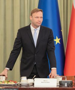 Prawa ręka Dudy reaguje na wpis Tuska. "Tak kozaczy"