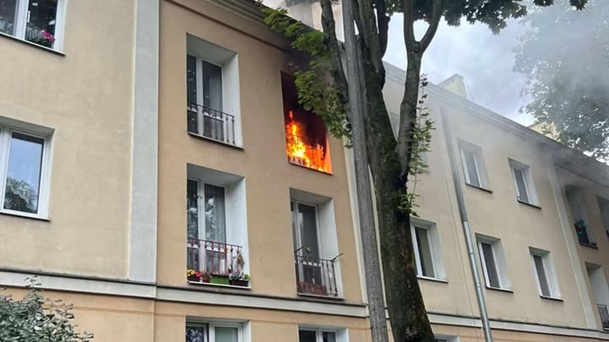 Pożar śmieci na balkonie mieszkania przy ul. Lotniczej w Lublinie