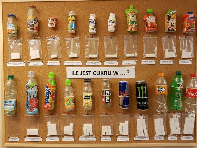 Dzieci mogą zobaczyć ile cukru kryje się w napojach