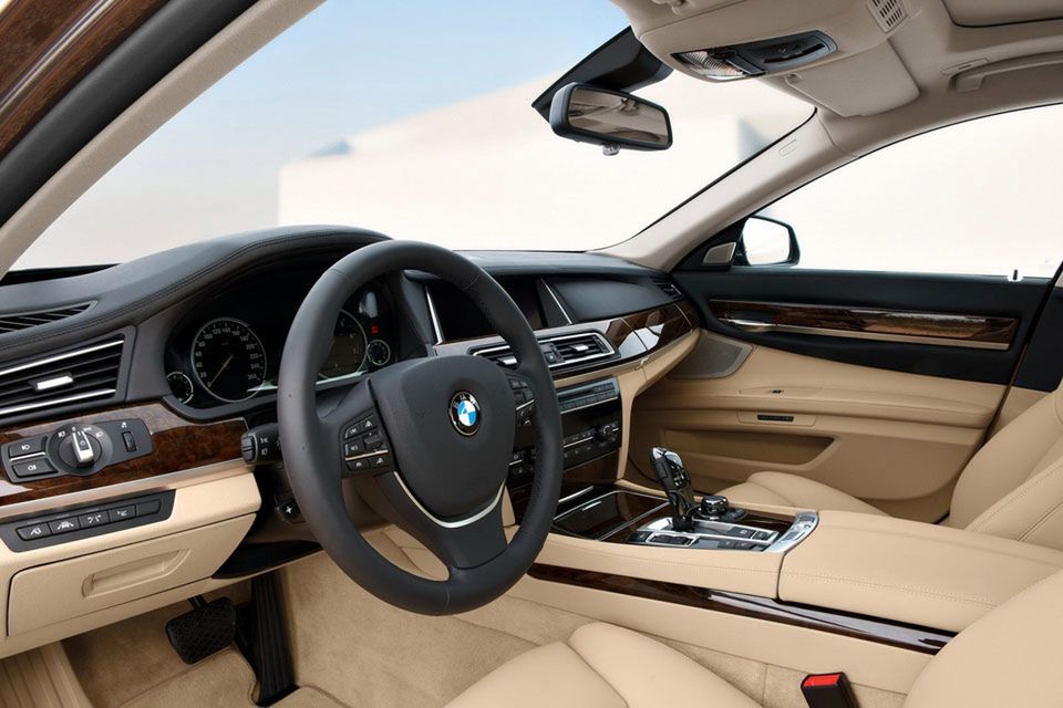 BMW serii 7 na rok 2013 - megagaleria niemieckiego okrętu flagowego 231