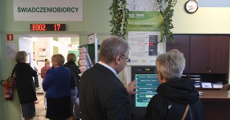 Polacy dobrowolnie zrzekli się miliardów z OFE. Zobacz, co dostali w zamian