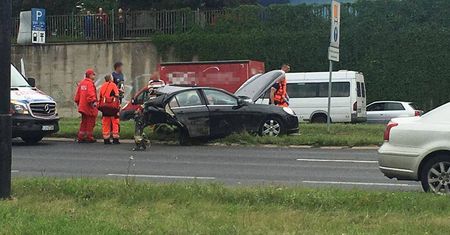 Wypadek na al. Witosa. Zderzenie busa pasażerskiego z osobówką [ZDJĘCIA]