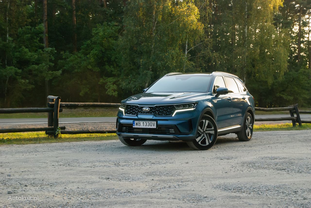 Kia Sorento zrywa z nudnym poprzednikiem, przynajmniej pod względem linii nadwozia